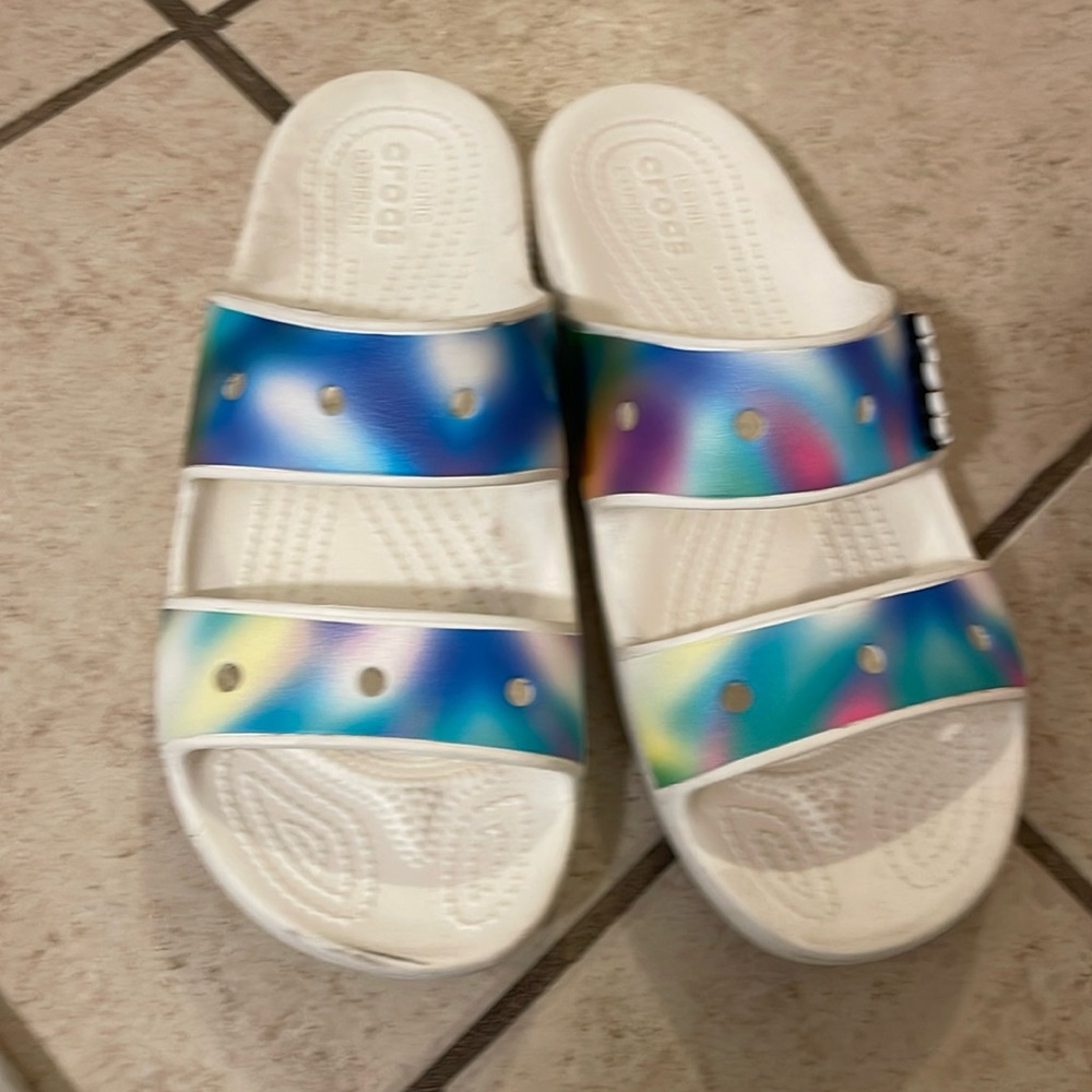 Almost brand new sandal crocs.